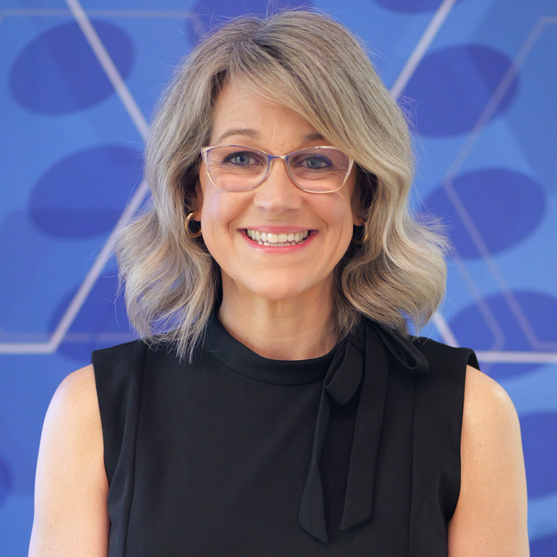 betsy calmer headshot