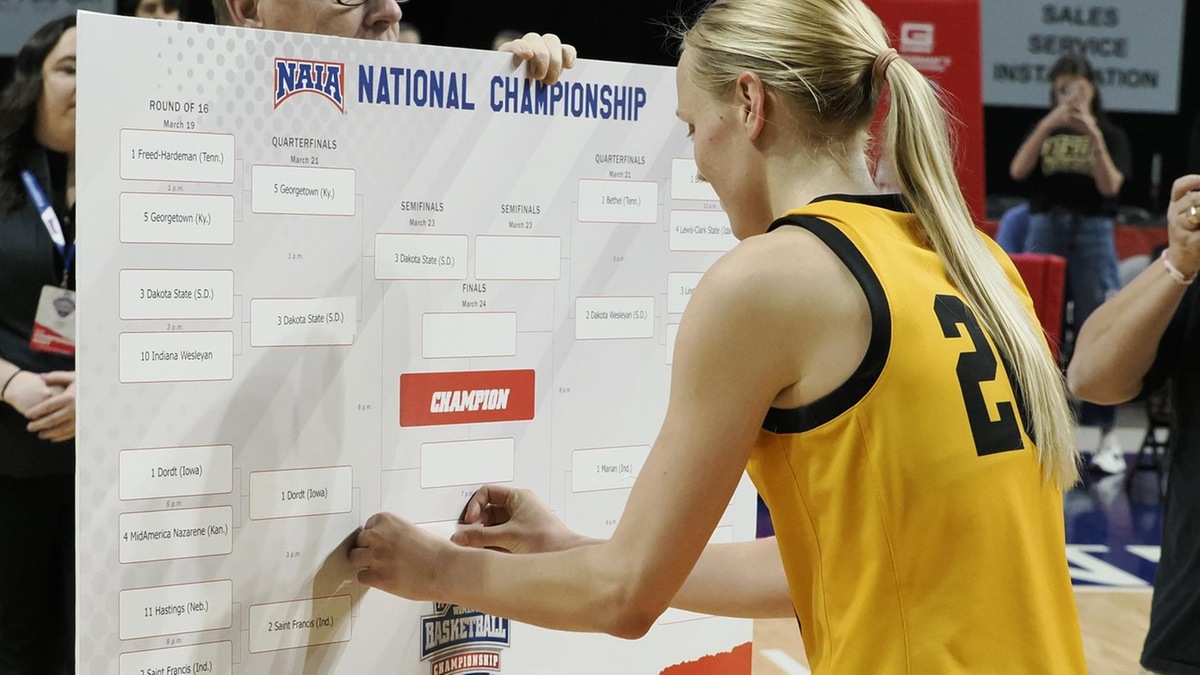 Sievers Breaks NAIA Career Assist Record in Dordt (Iowa) Quarterfinal Win